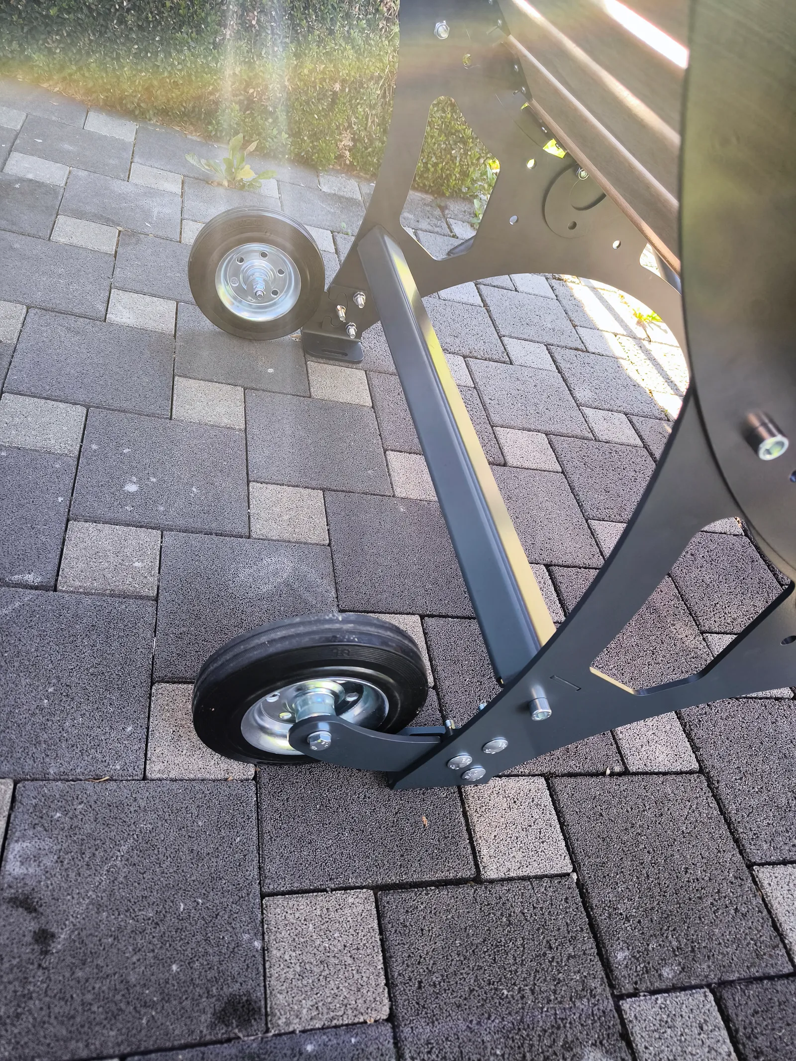 Transportrollen am festen Waldsofa